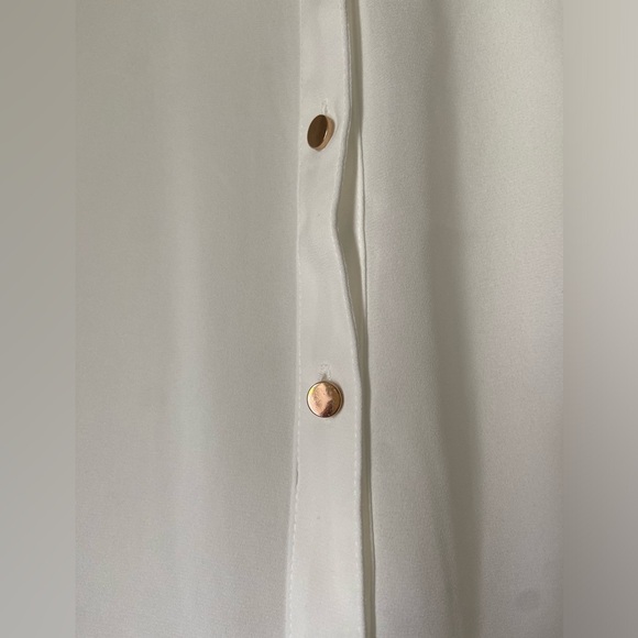 NWT Maurice’s Woman’s White Sleeveless Button Up Blouse Size Small - Picture 3 of 7